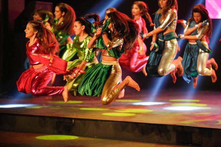 Tribe Dance Hold Your Dream 